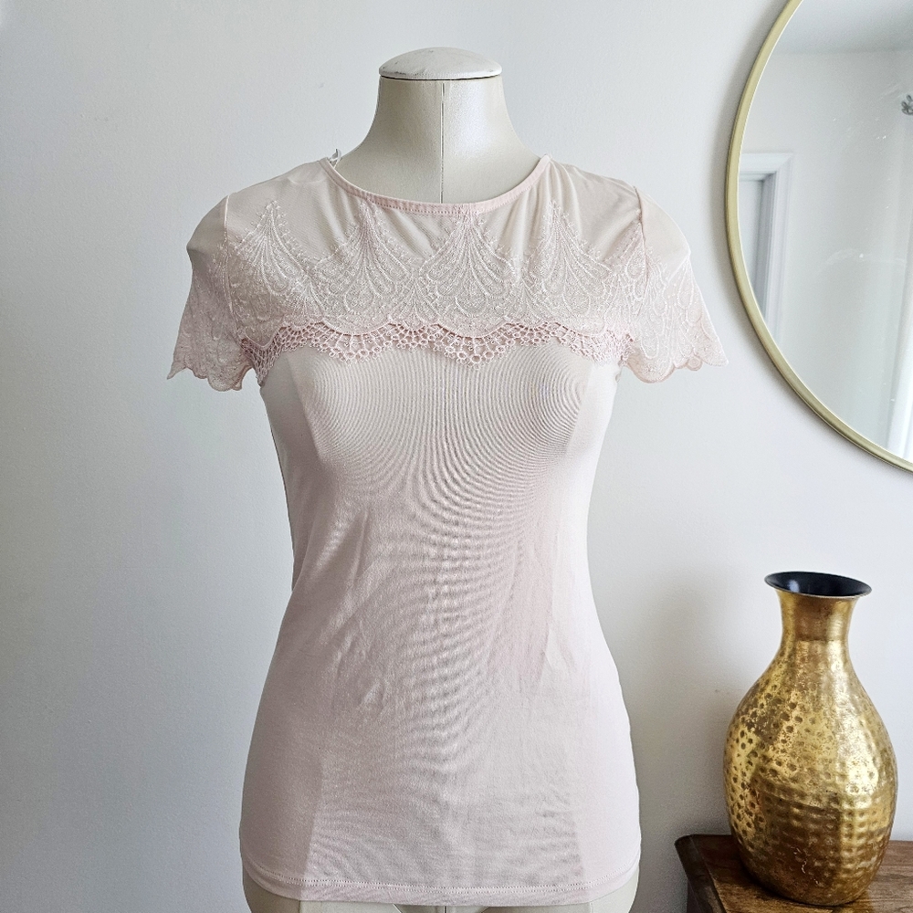 H&M Elegant Lace Mesh Trim Pink Preety Top Light Pink Short Sleeves Shirt Sz XS